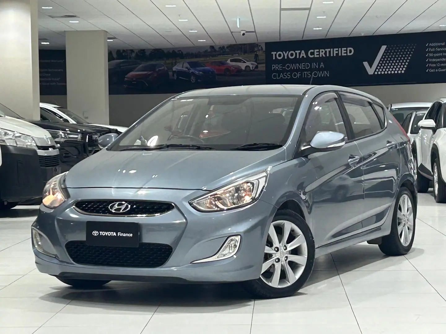 2017 Hyundai Accent Gallery Image 4