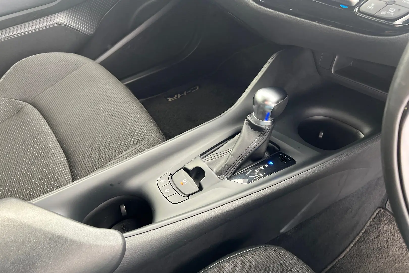 2019 Toyota C-HR Gallery Image 13