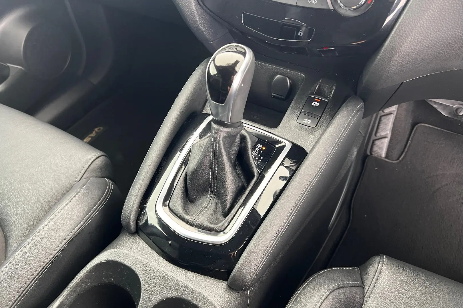 2020 Nissan QASHQAI Gallery Image 12