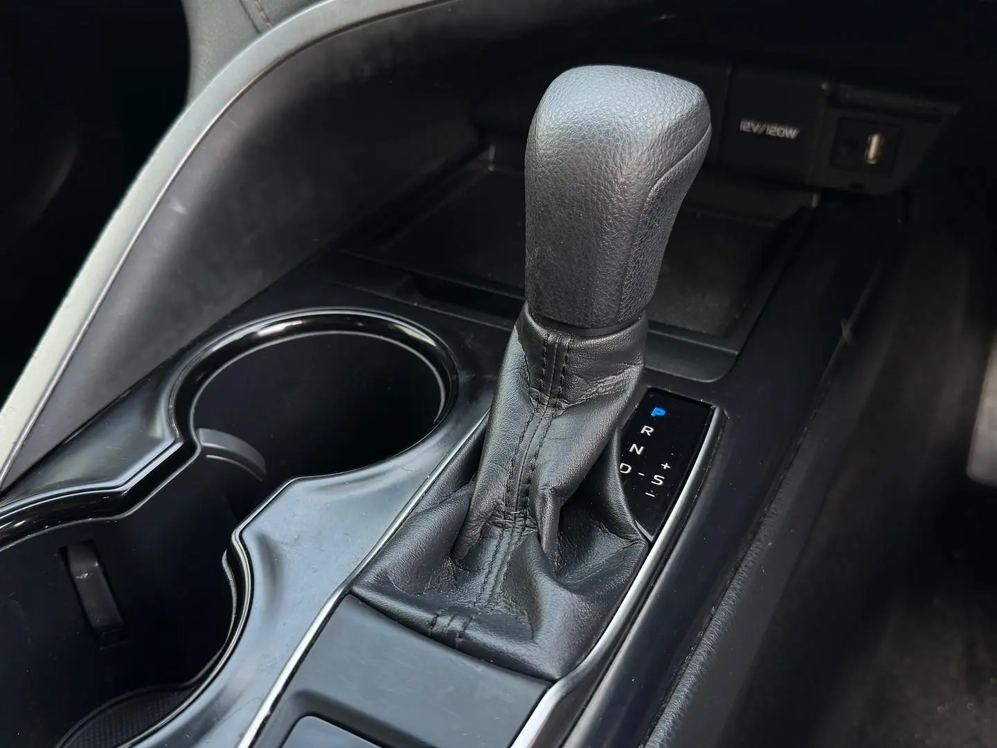 2018 Toyota Camry Gallery Image 12