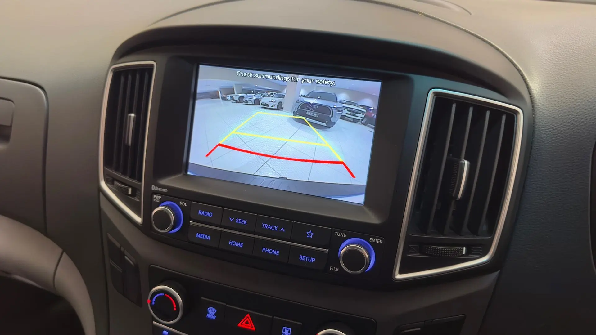 2021 Hyundai iLoad Gallery Image 14