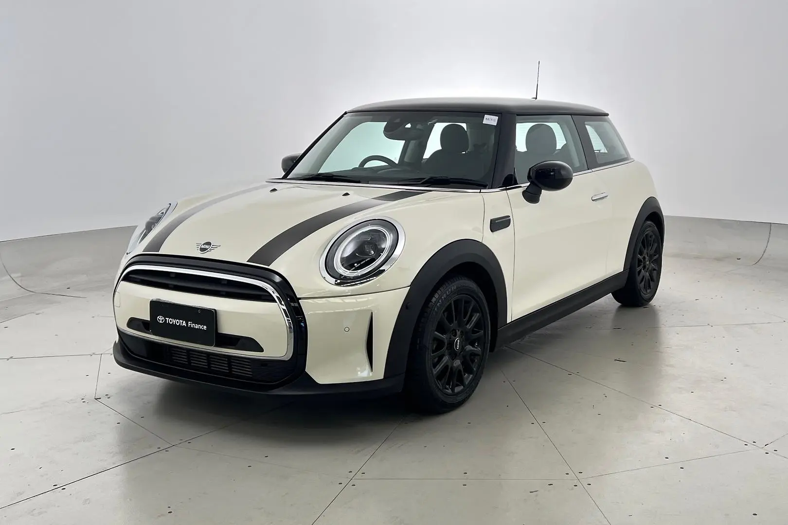2021 MINI Hatch Gallery Image 2