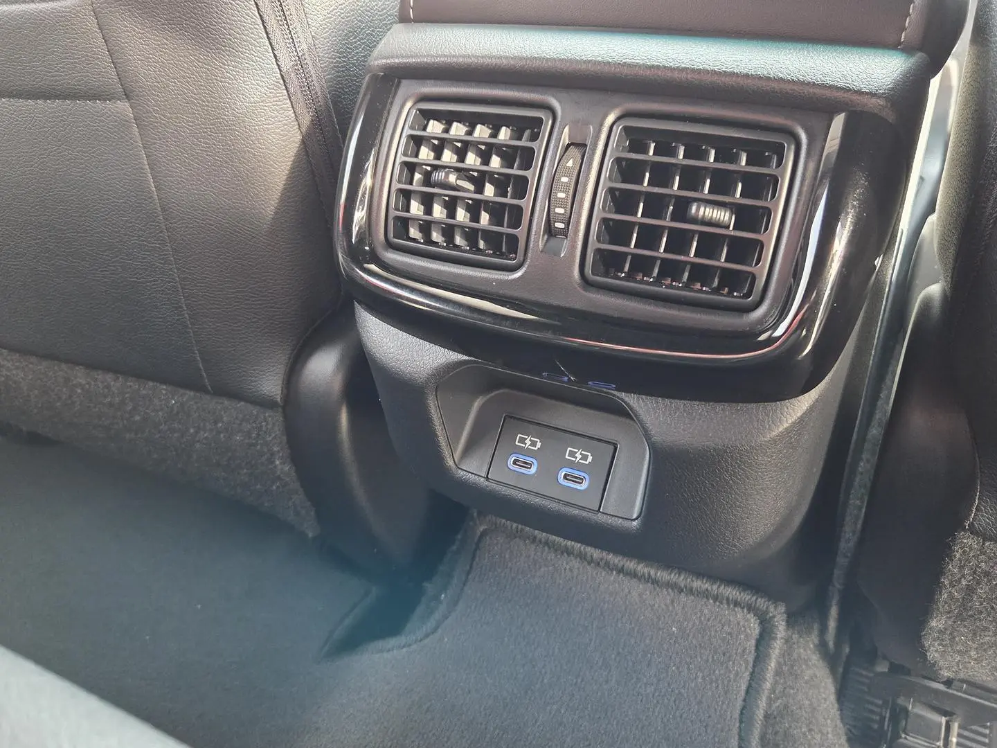 2024 Toyota Hilux Gallery Image 31