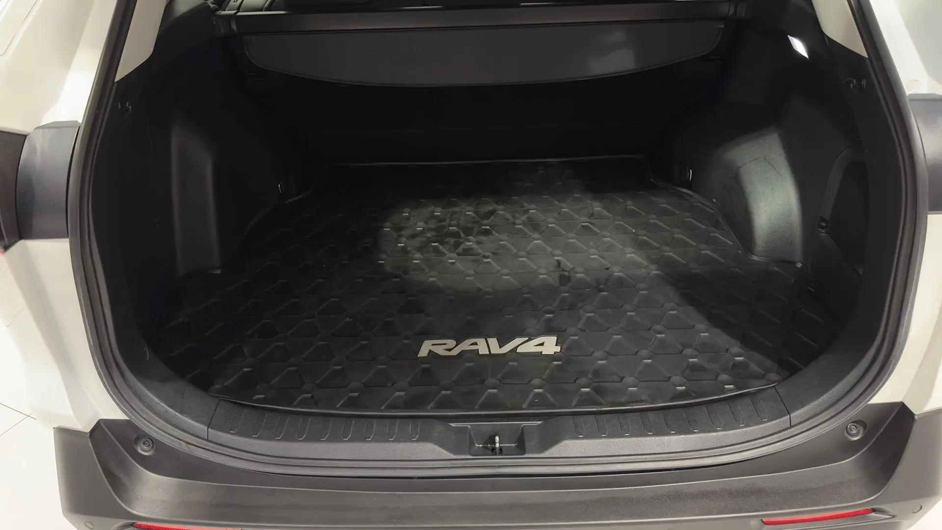 2022 Toyota RAV4 Gallery Image 23