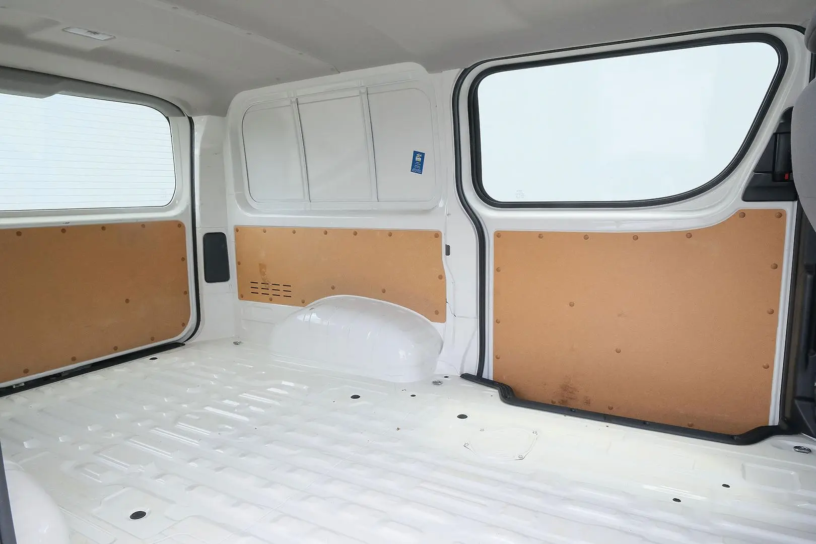 2021 Toyota Hiace Gallery Image 13