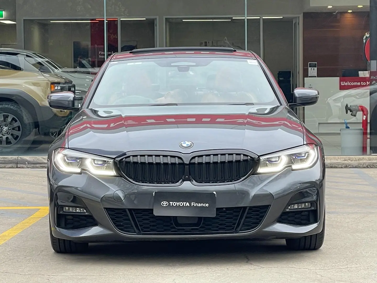 2021 BMW 3 Series Gallery Image 8