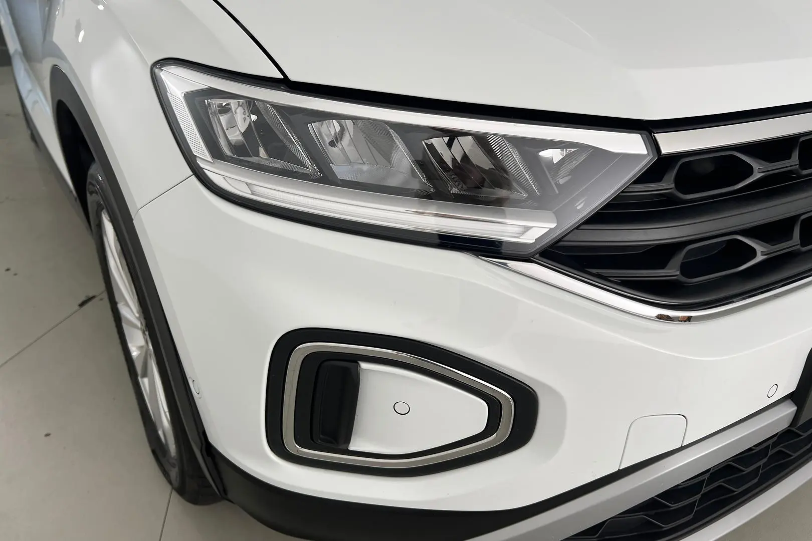 2023 Volkswagen T-Roc Gallery Image 2