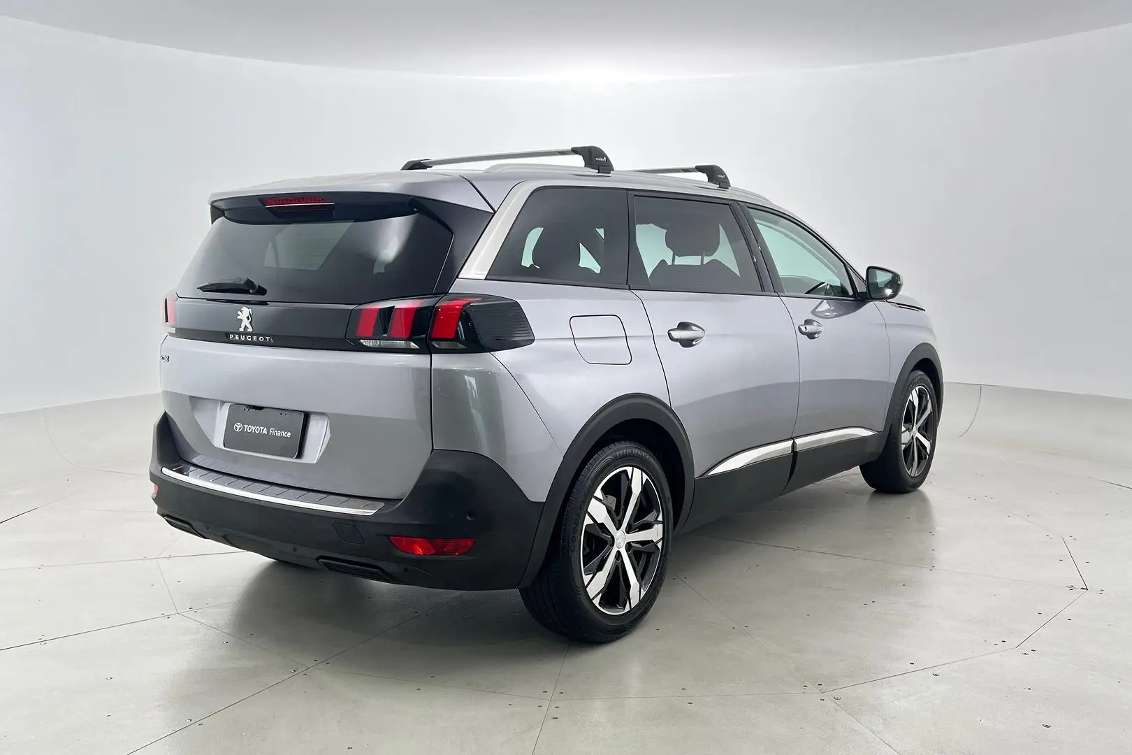 2018 Peugeot 5008 Gallery Image 6