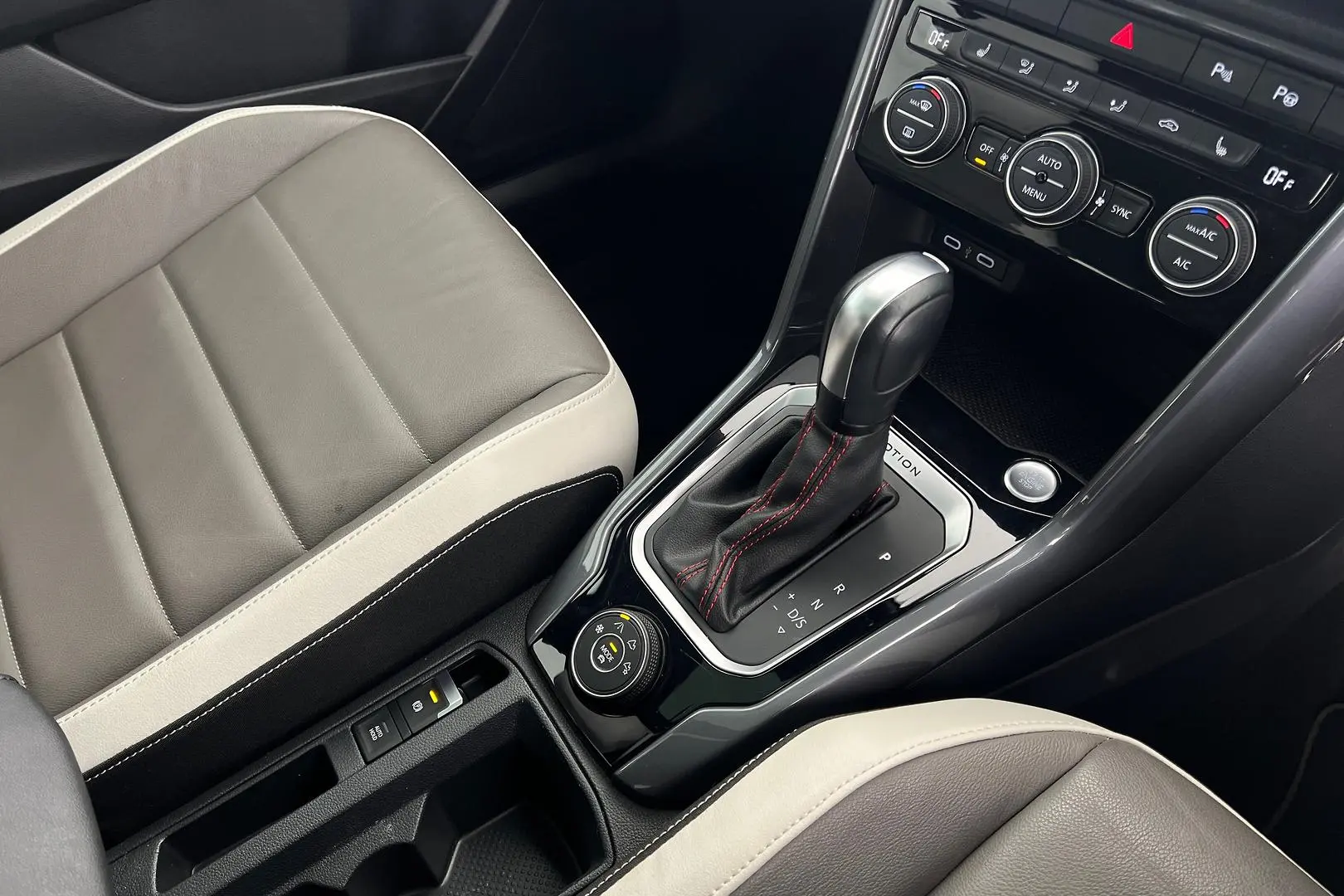 2021 Volkswagen T-Roc Gallery Image 14