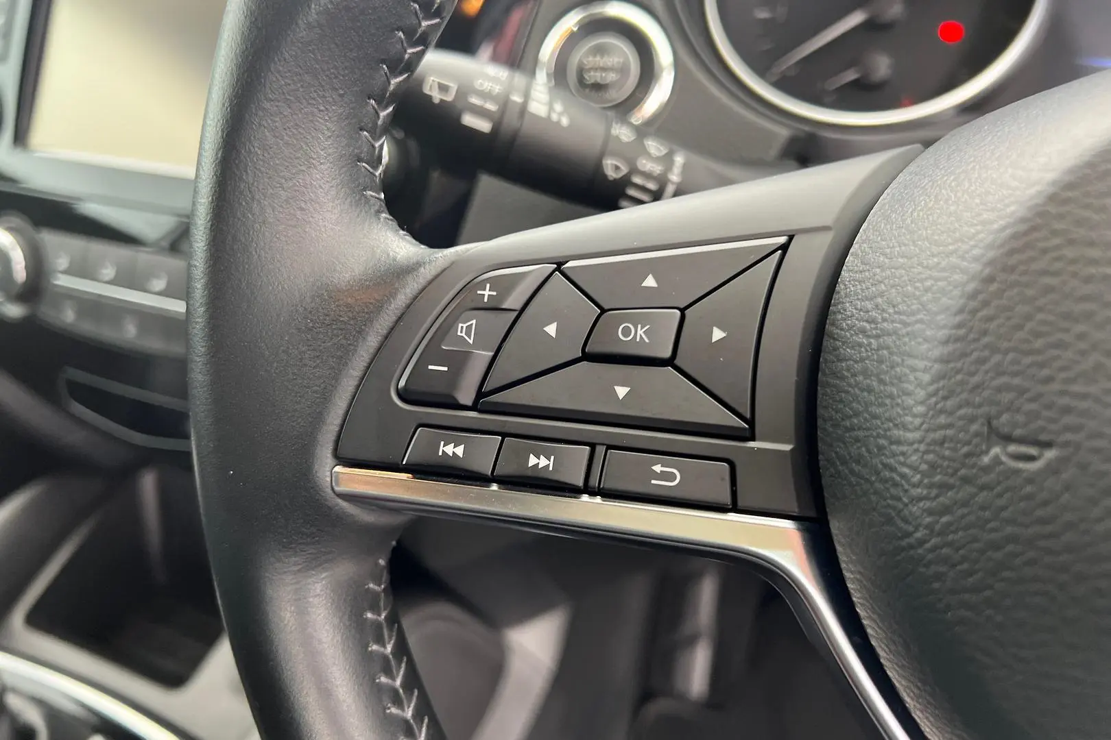 2019 Nissan QASHQAI Gallery Image 16