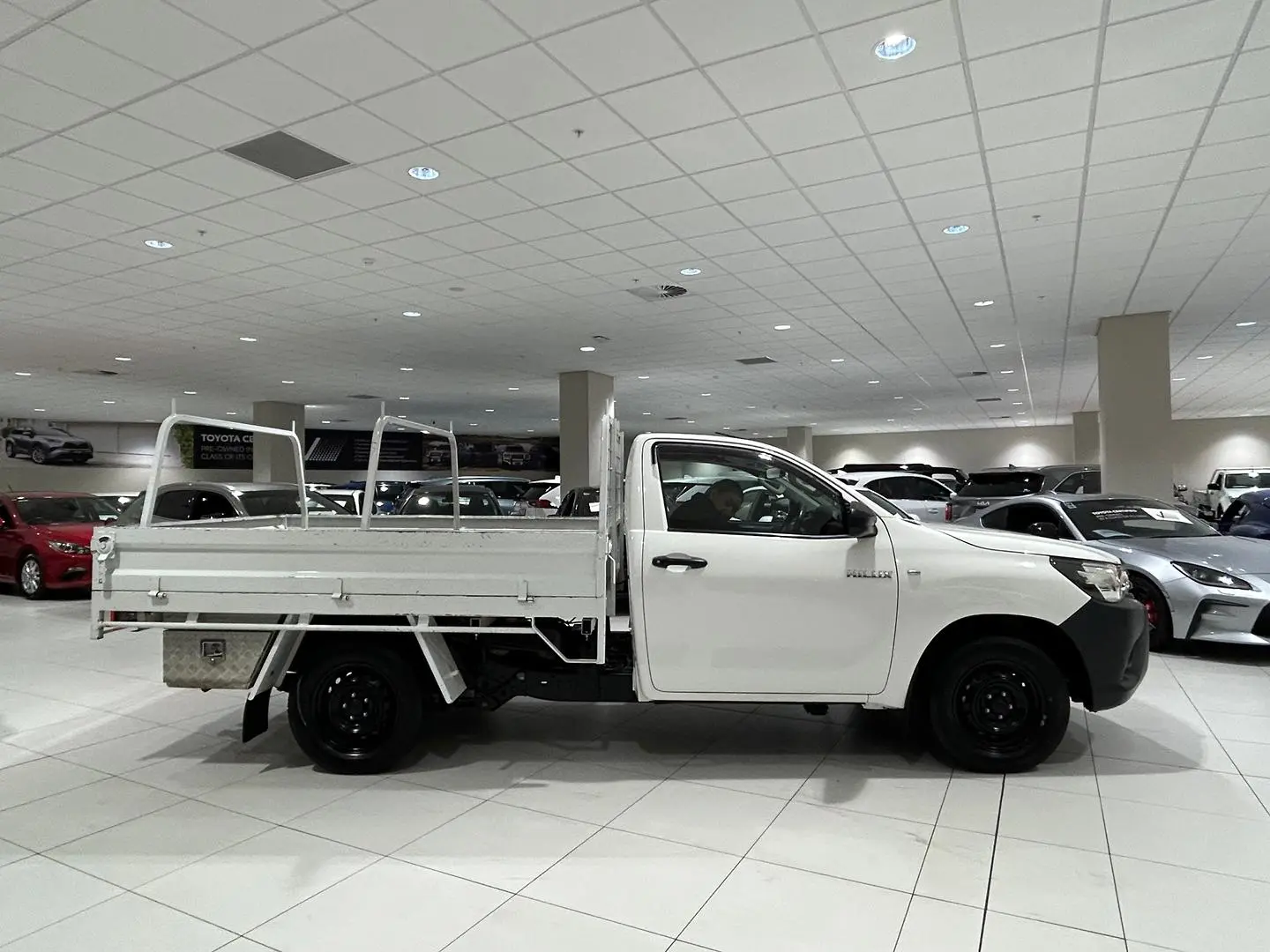 2016 Toyota Hilux Gallery Image 2