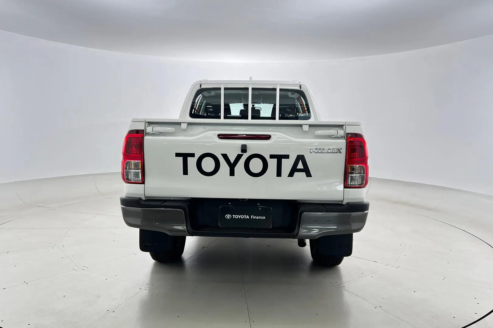 2023 Toyota Hilux Gallery Image 6