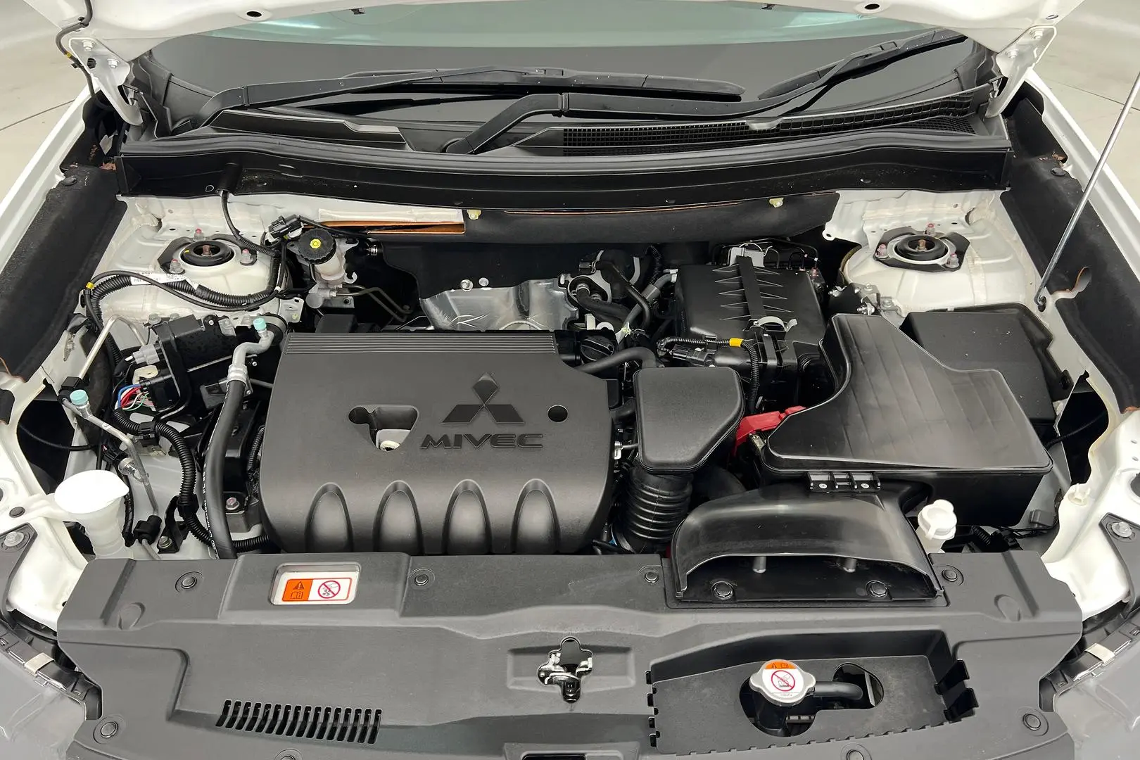 2017 Mitsubishi Outlander Gallery Image 8