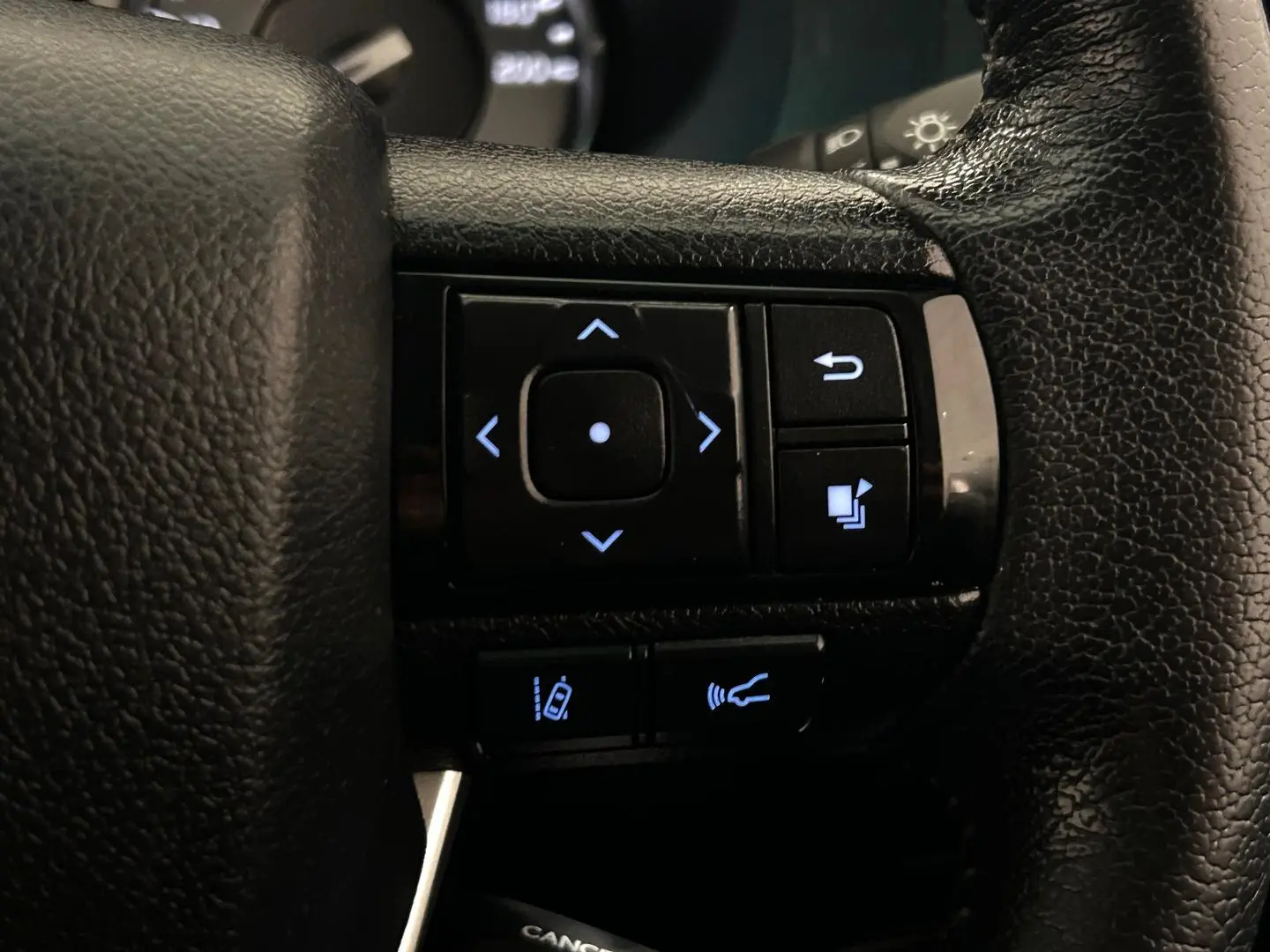 2022 Toyota Hilux Gallery Image 24