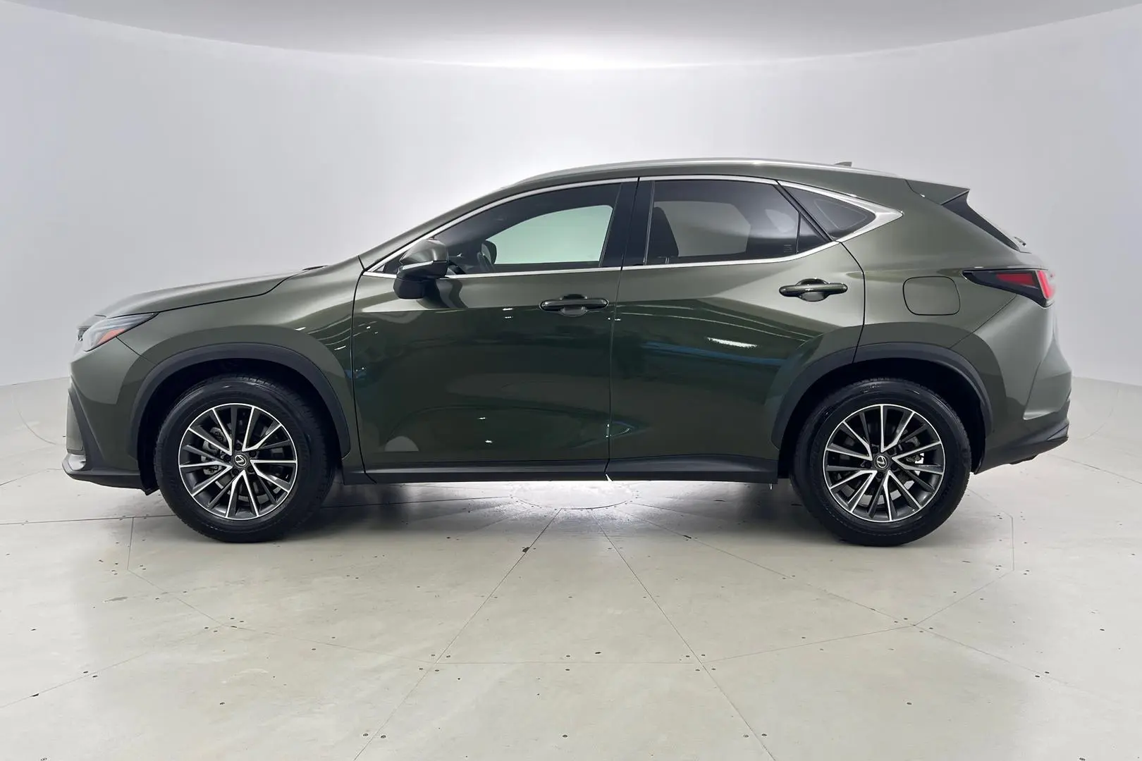 2023 Lexus NX Gallery Image 8