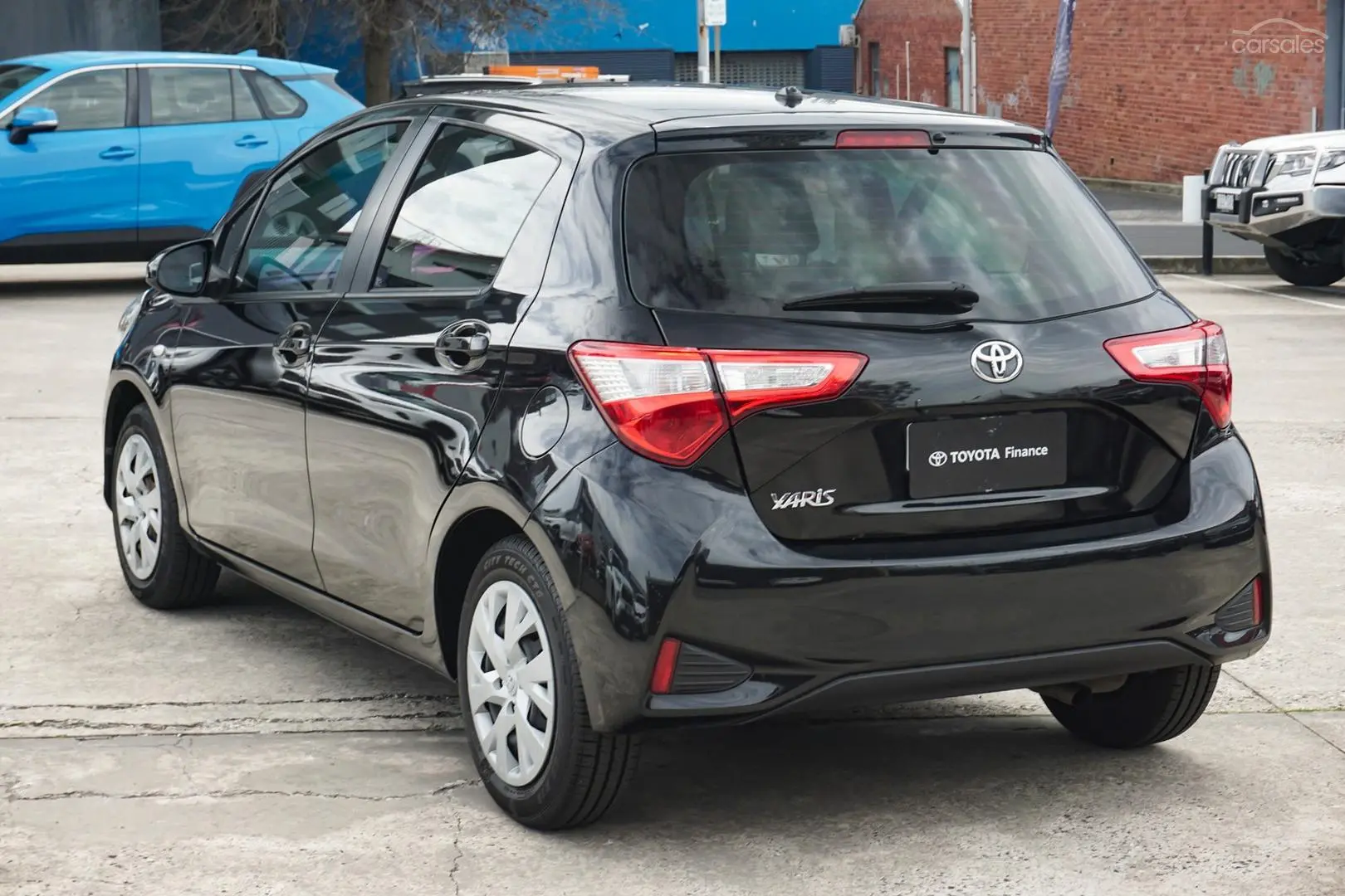 2017 Toyota Yaris Image 2