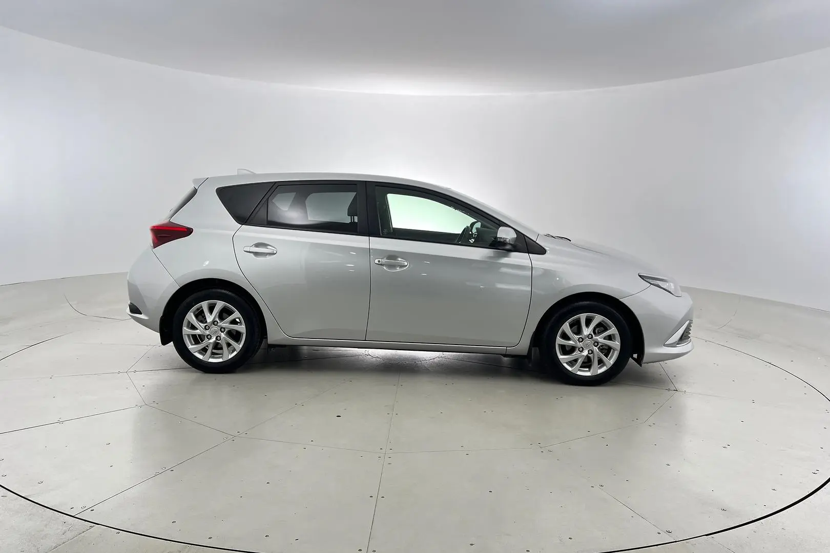 2016 Toyota Corolla Gallery Image 5