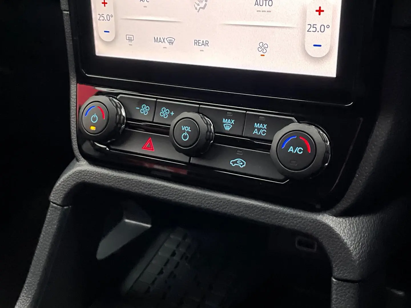 2023 Ford Everest Gallery Image 24
