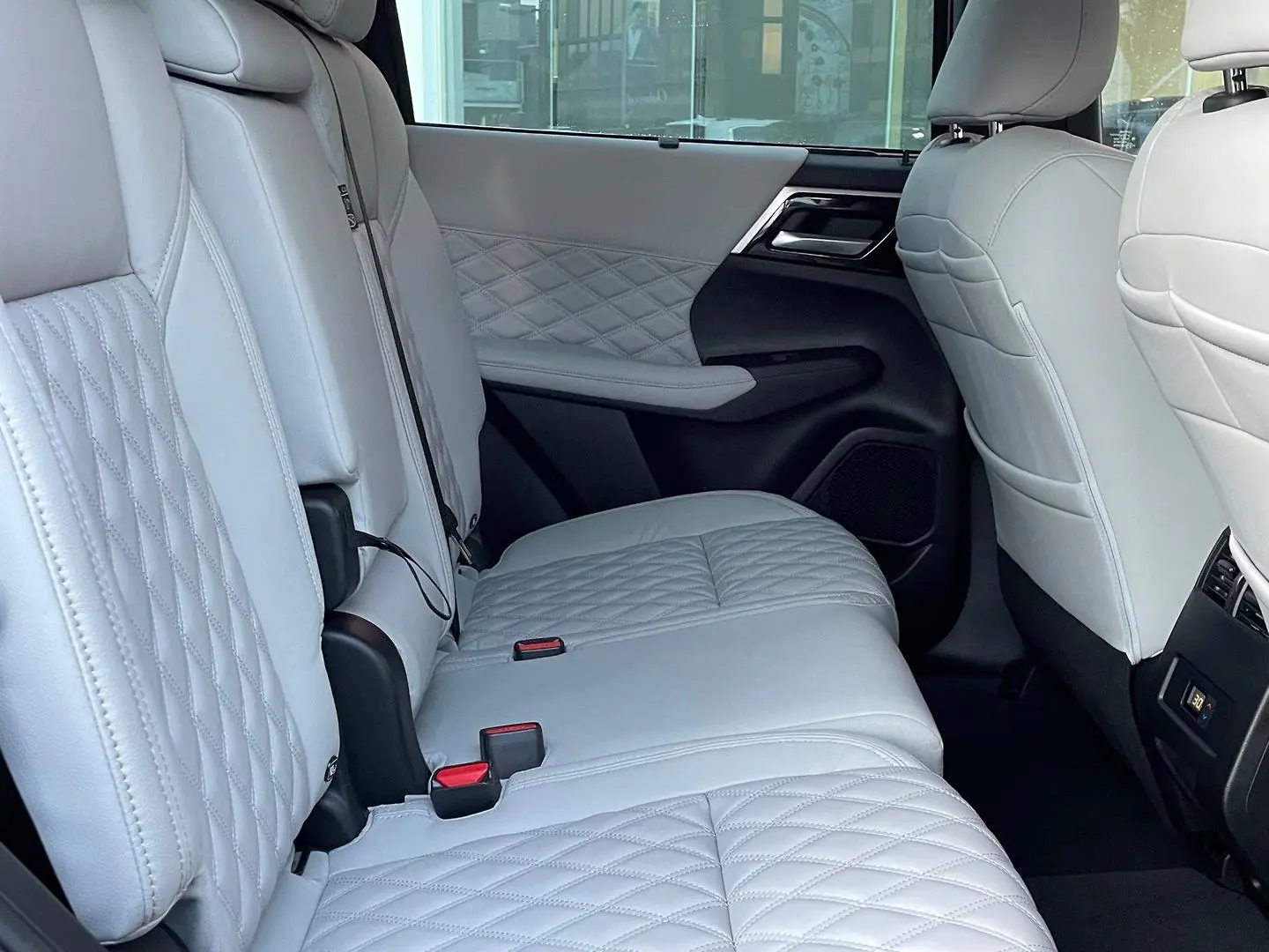 2022 Mitsubishi Outlander Gallery Image 15