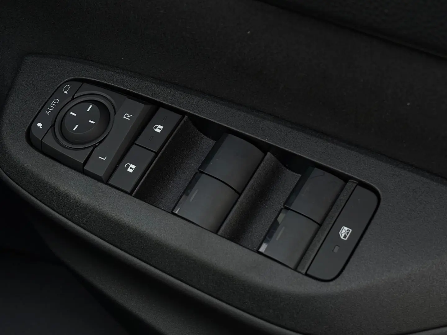 2025 Toyota Yaris Cross Gallery Image 25