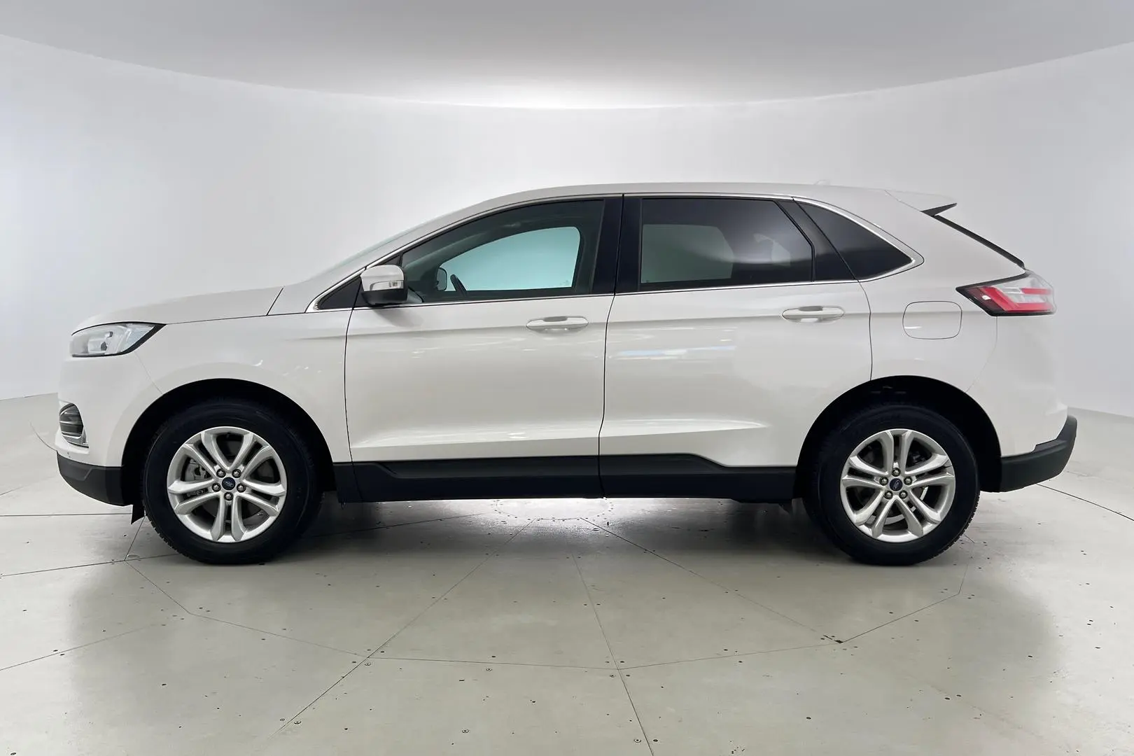2019 Ford Endura Gallery Image 7