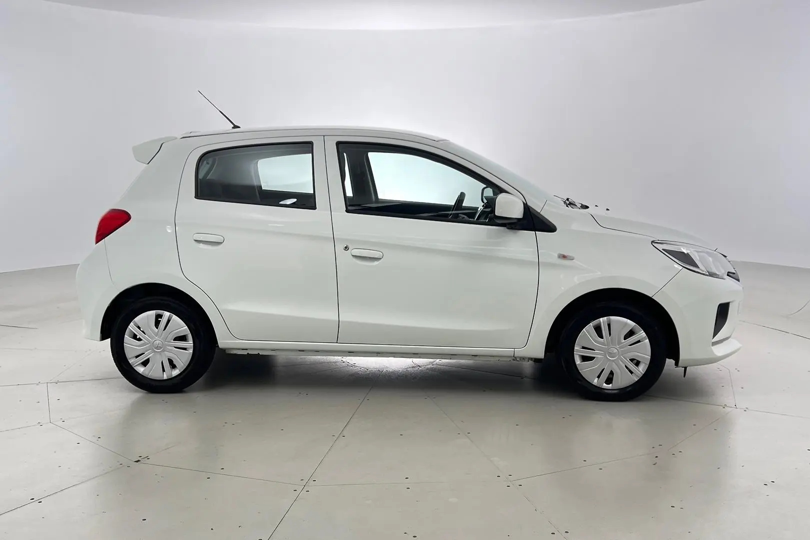 2020 Mitsubishi Mirage Gallery Image 5