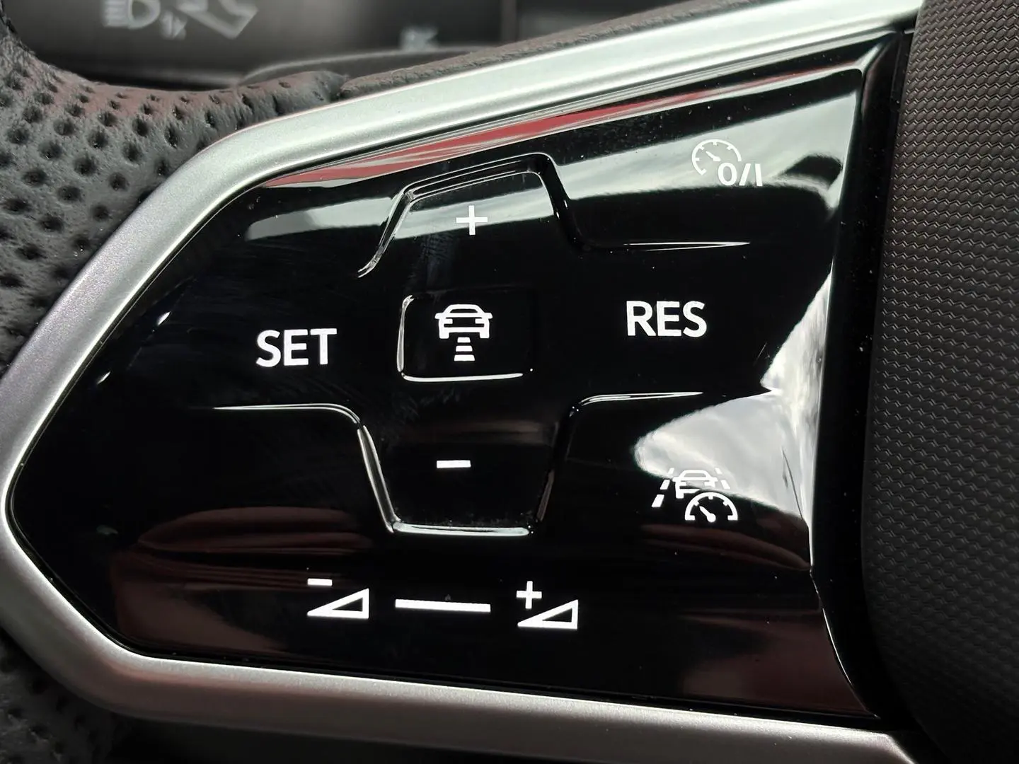 2023 Volkswagen Tiguan Gallery Image 23