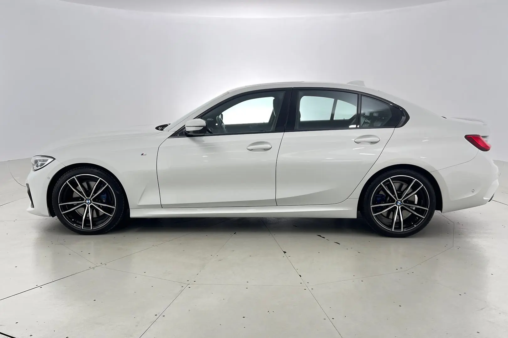 2019 BMW 3 Series Gallery Image 10