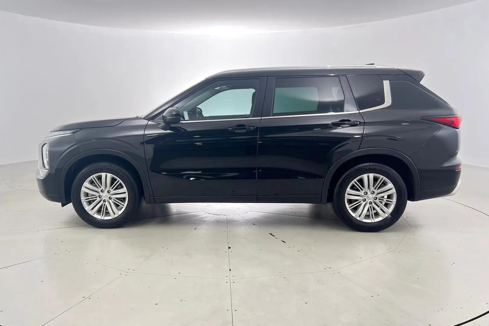 2022 Mitsubishi Outlander Gallery Image 8