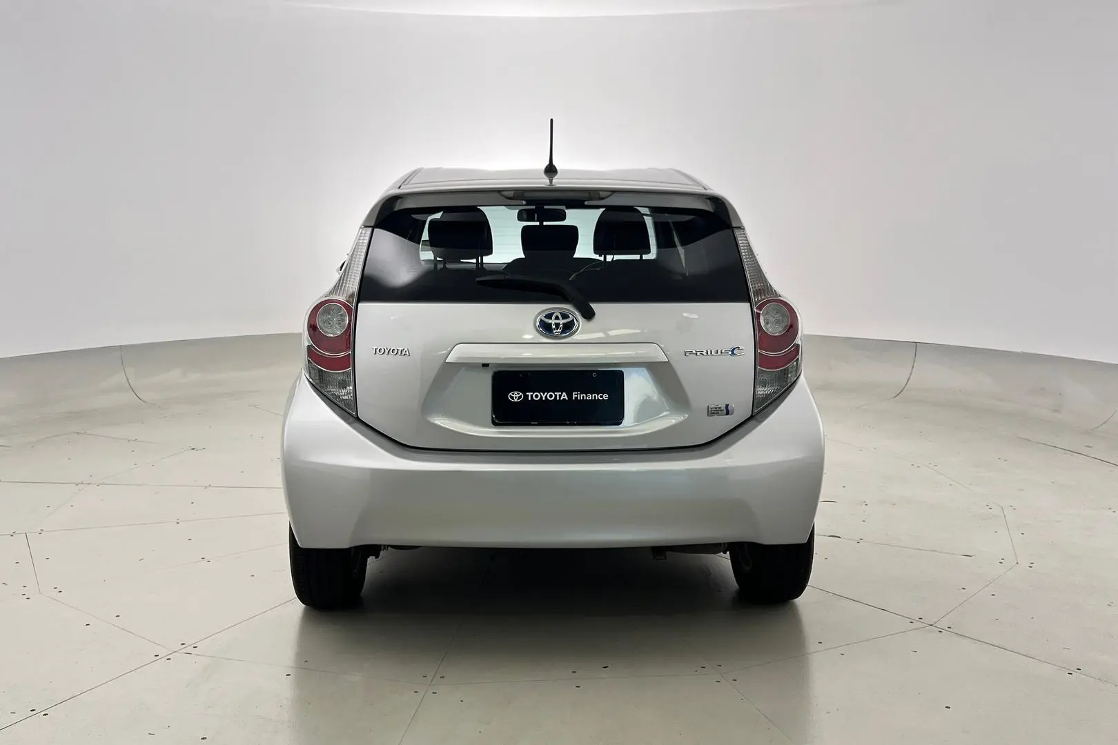 2013 Toyota Prius C Gallery Image 6