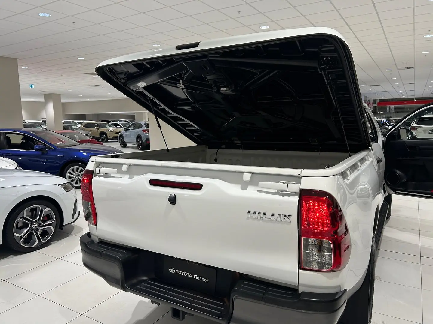 2022 Toyota Hilux Gallery Image 11