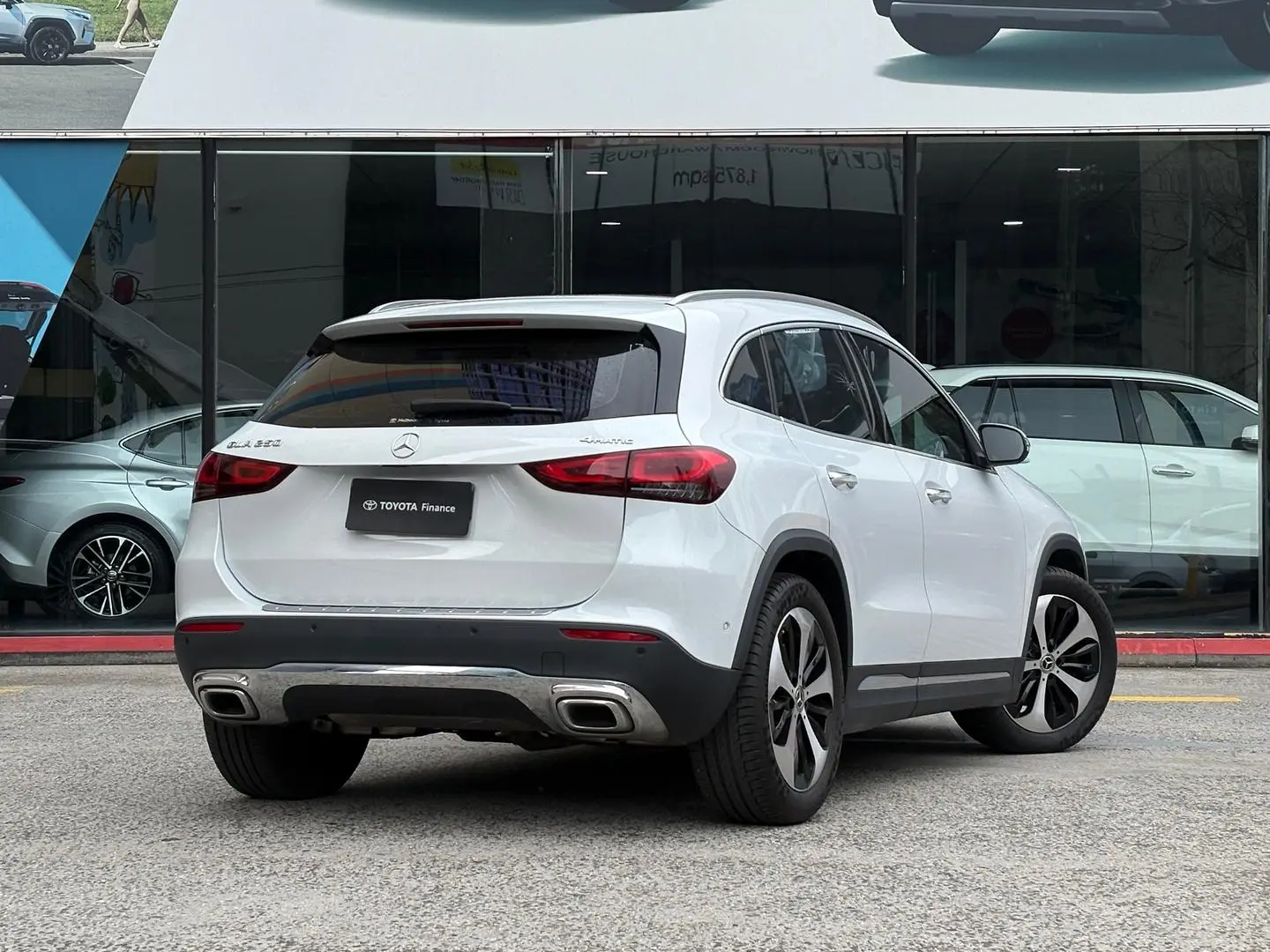 2021 Mercedes-Benz GLA-Class Gallery Image 9