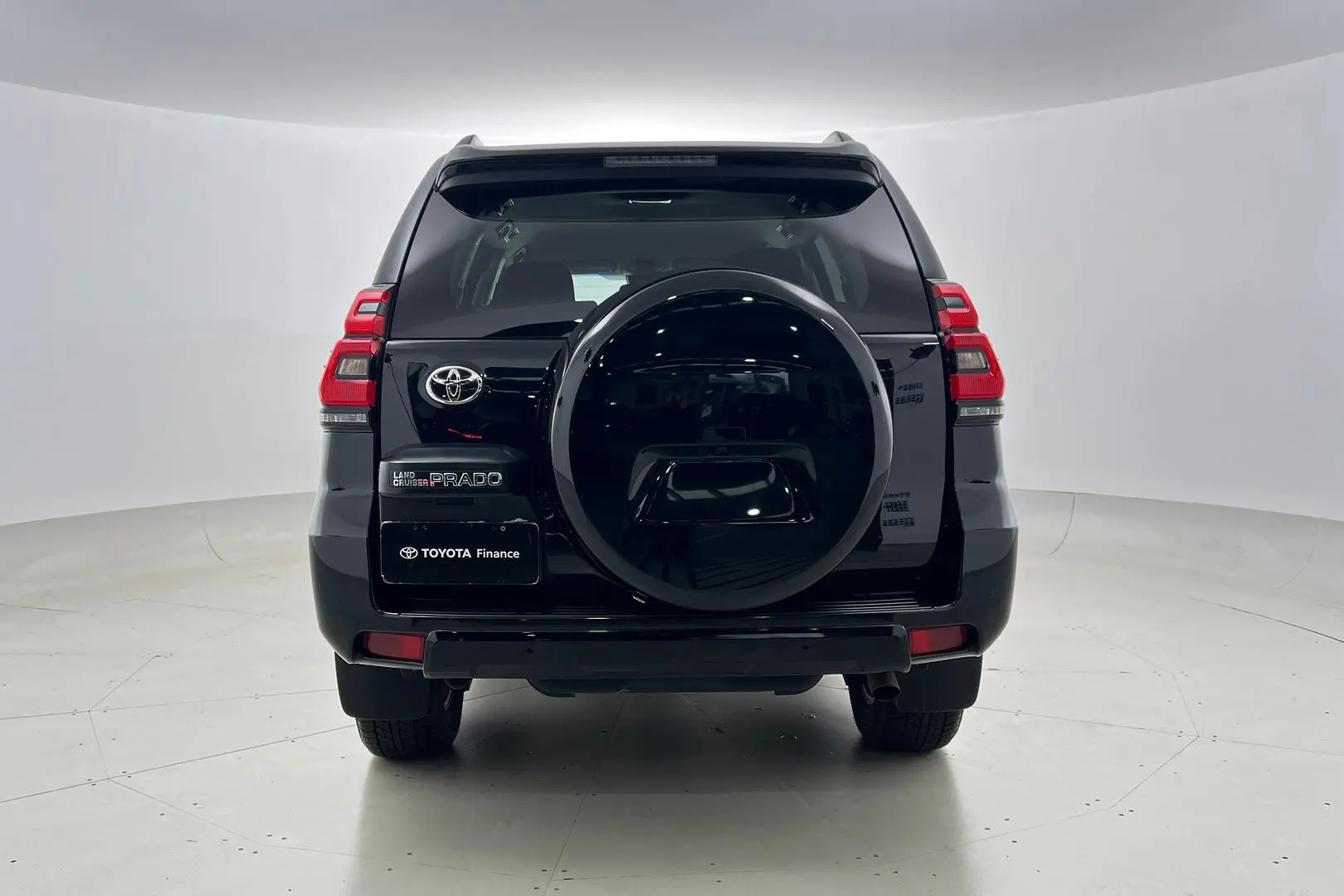 2018 Toyota Landcruiser Prado Gallery Image 6