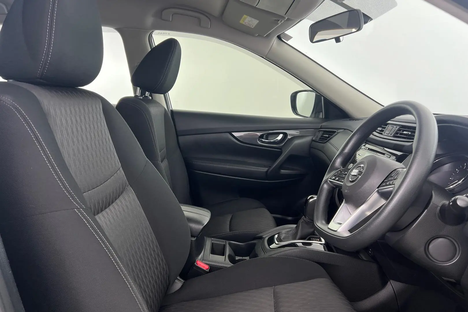 2017 Nissan X-TRAIL Gallery Image 11
