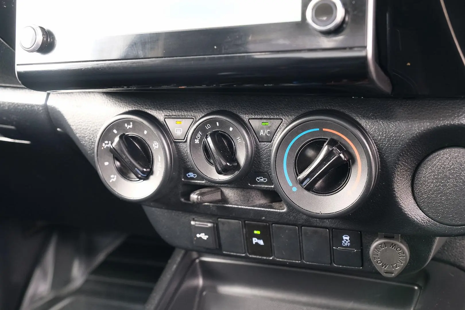 2024 Toyota Hilux Gallery Image 18