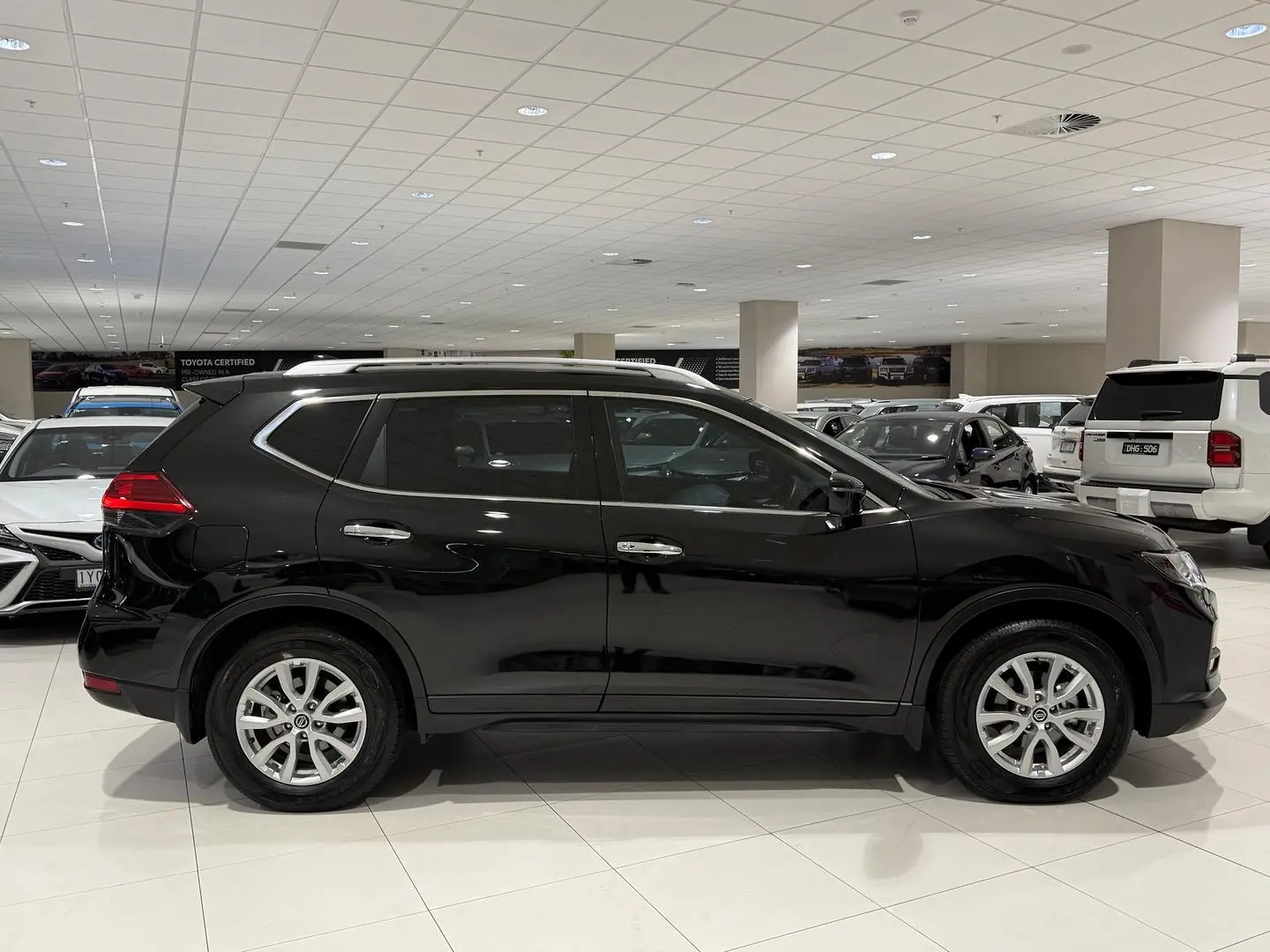 2020 Nissan X-TRAIL Gallery Image 2