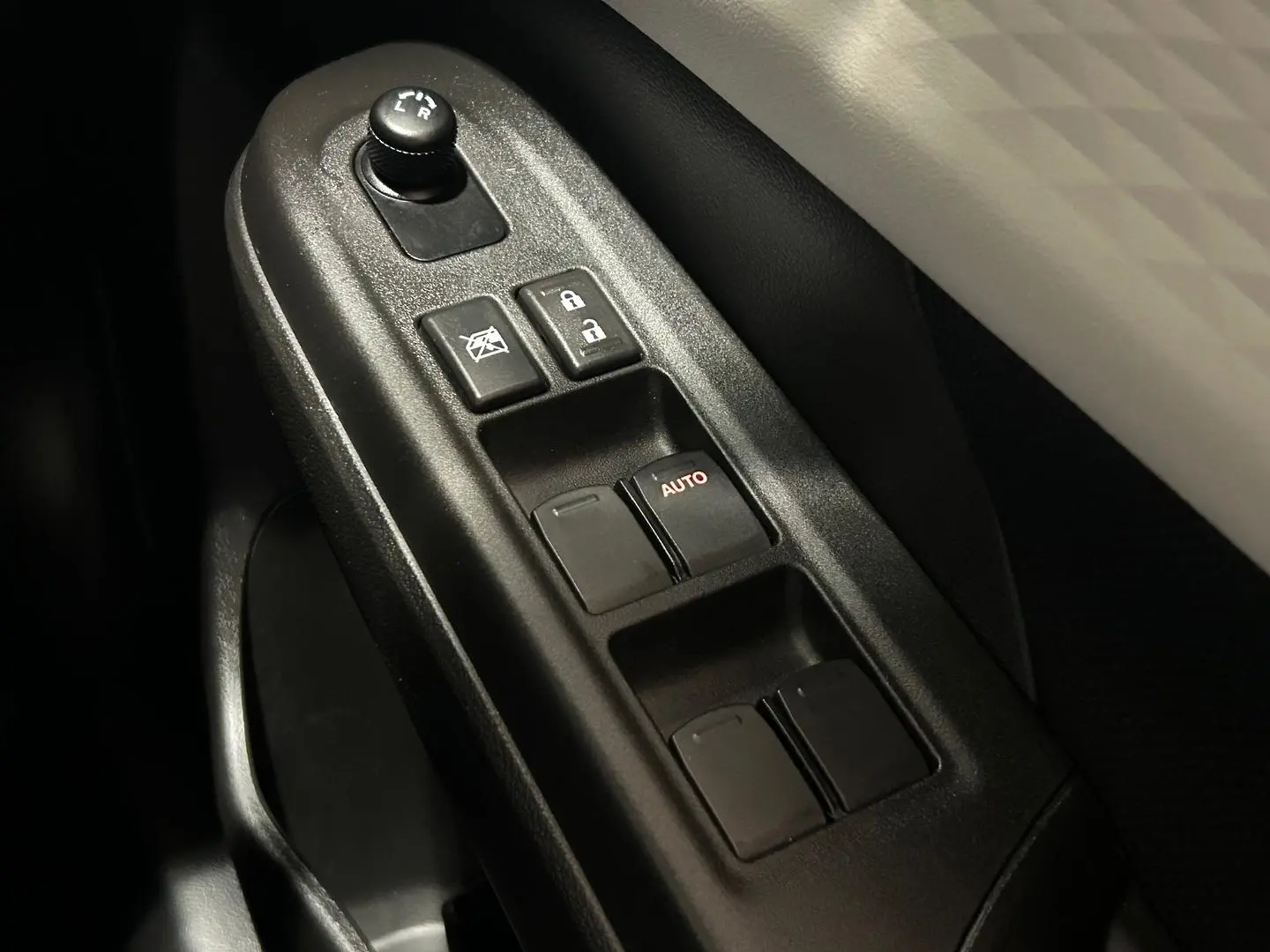 2024 Suzuki Swift Gallery Image 20