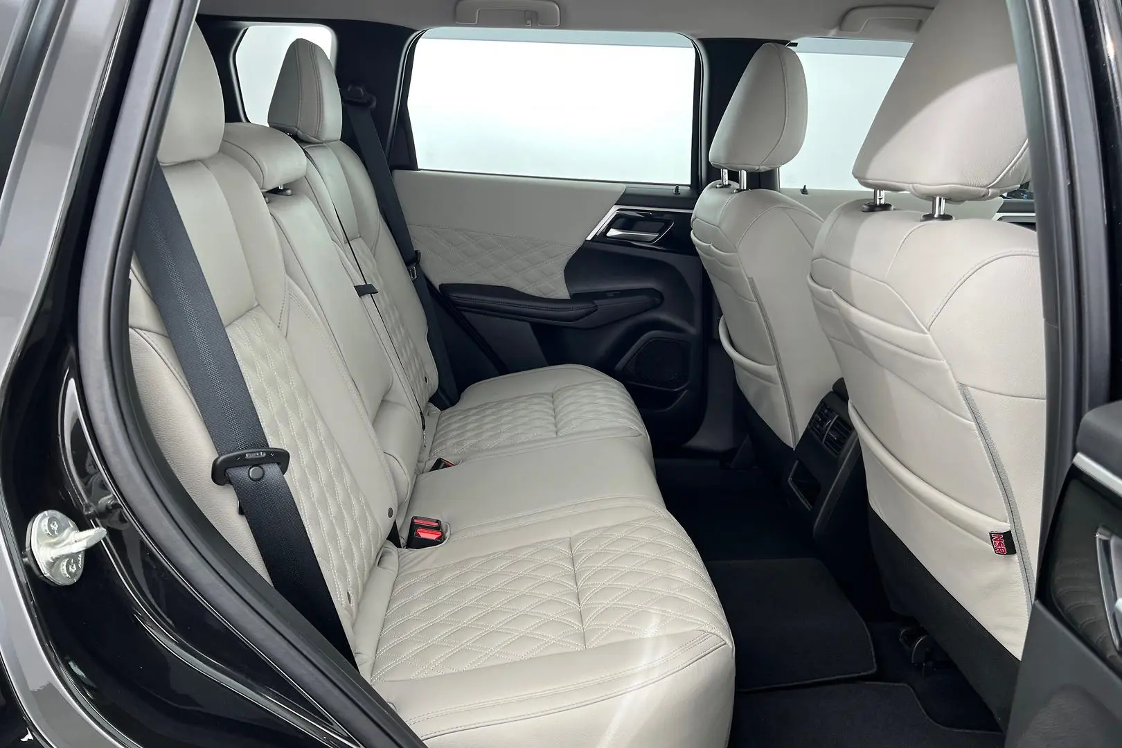 2022 Mitsubishi Outlander Gallery Image 18