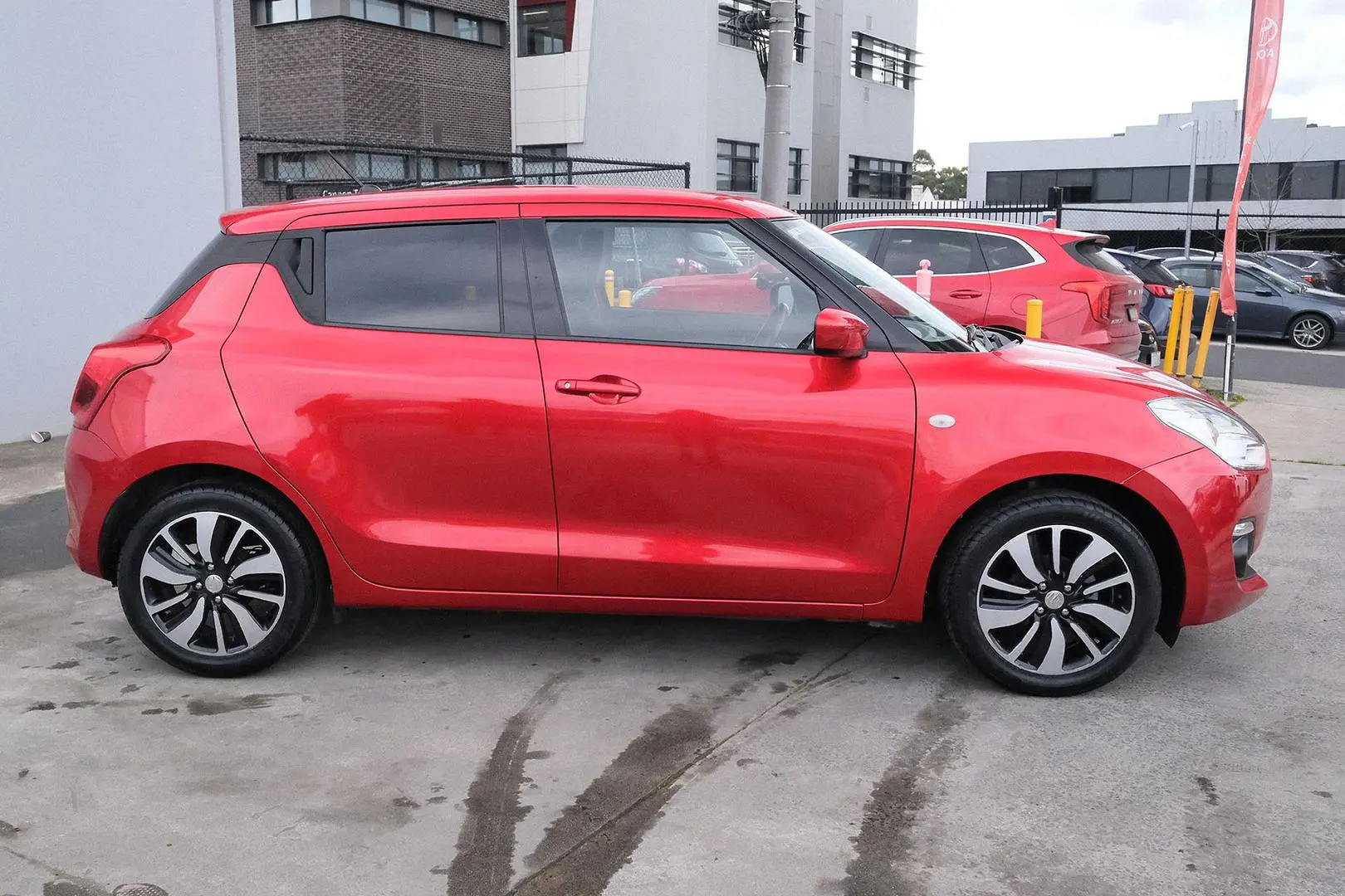2017 Suzuki Swift Gallery Image 5