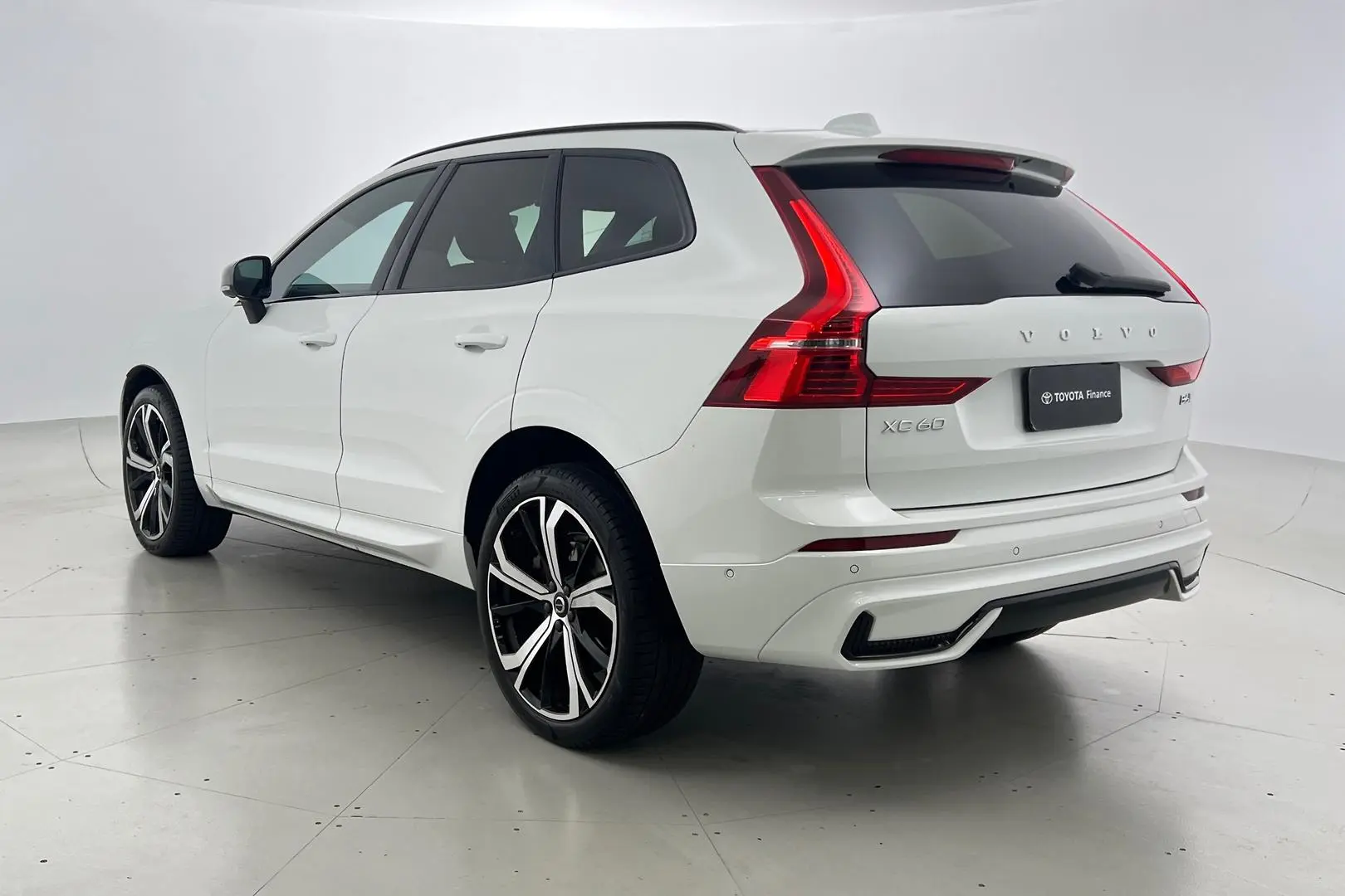 2021 Volvo XC60 Gallery Image 9