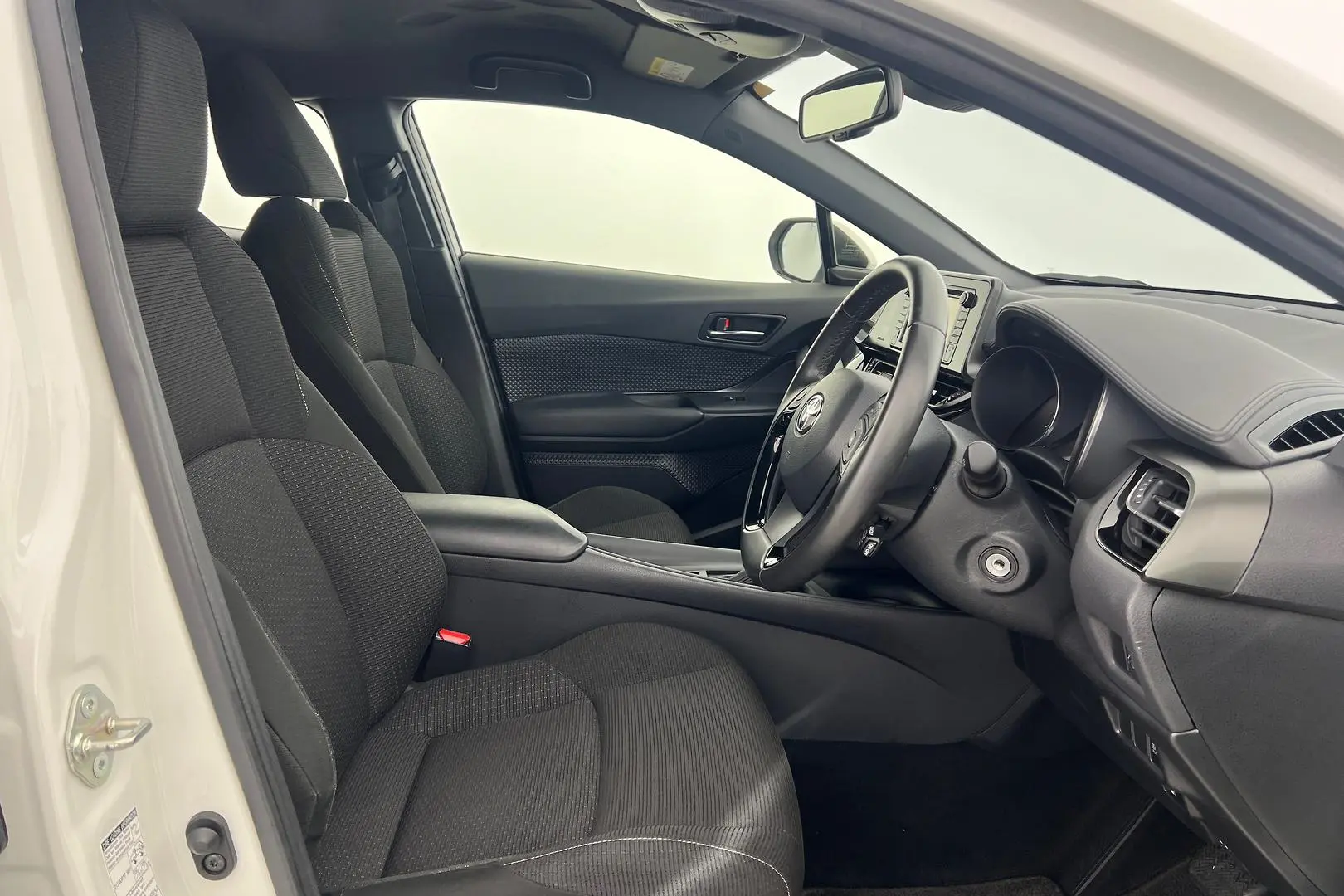 2019 Toyota C-HR Gallery Image 11