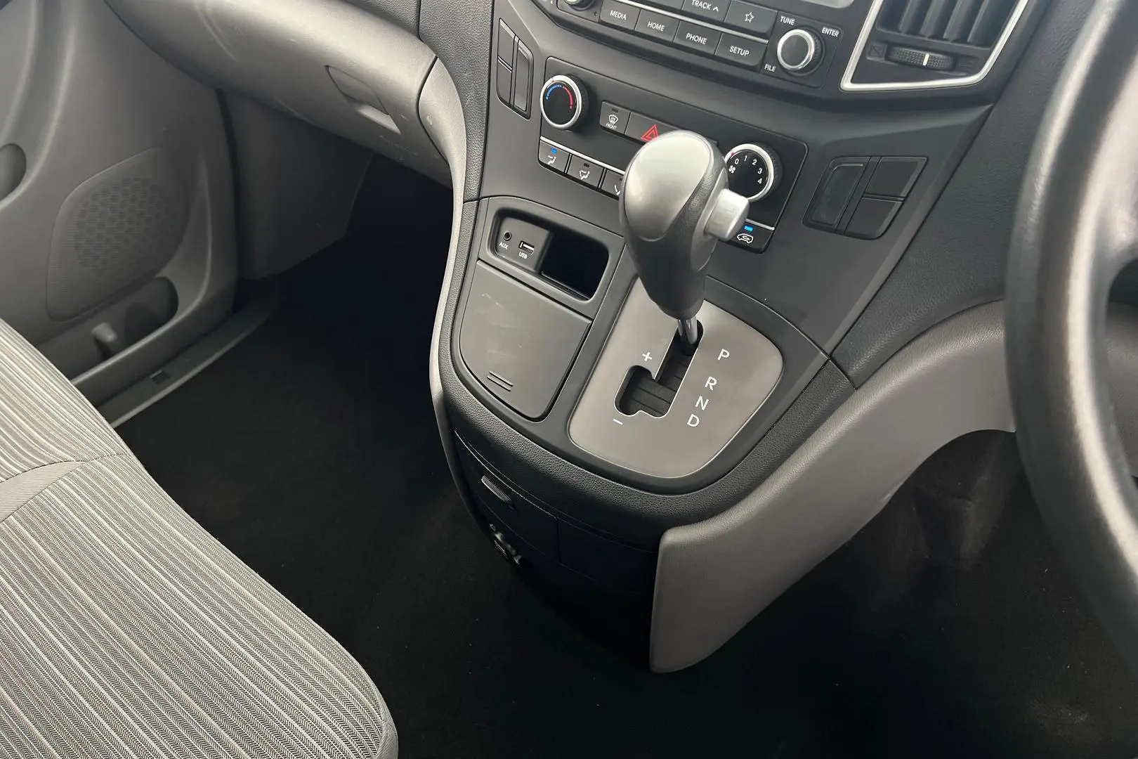 2021 Hyundai iLoad Gallery Image 13