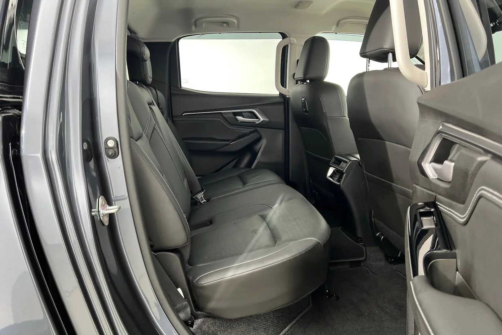 2022 Isuzu D-MAX Gallery Image 15