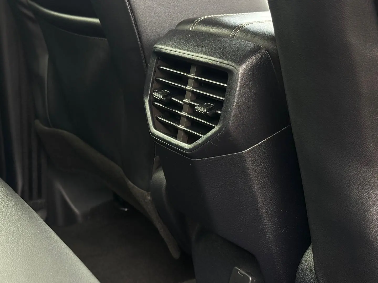 2024 Volkswagen Amarok Gallery Image 25