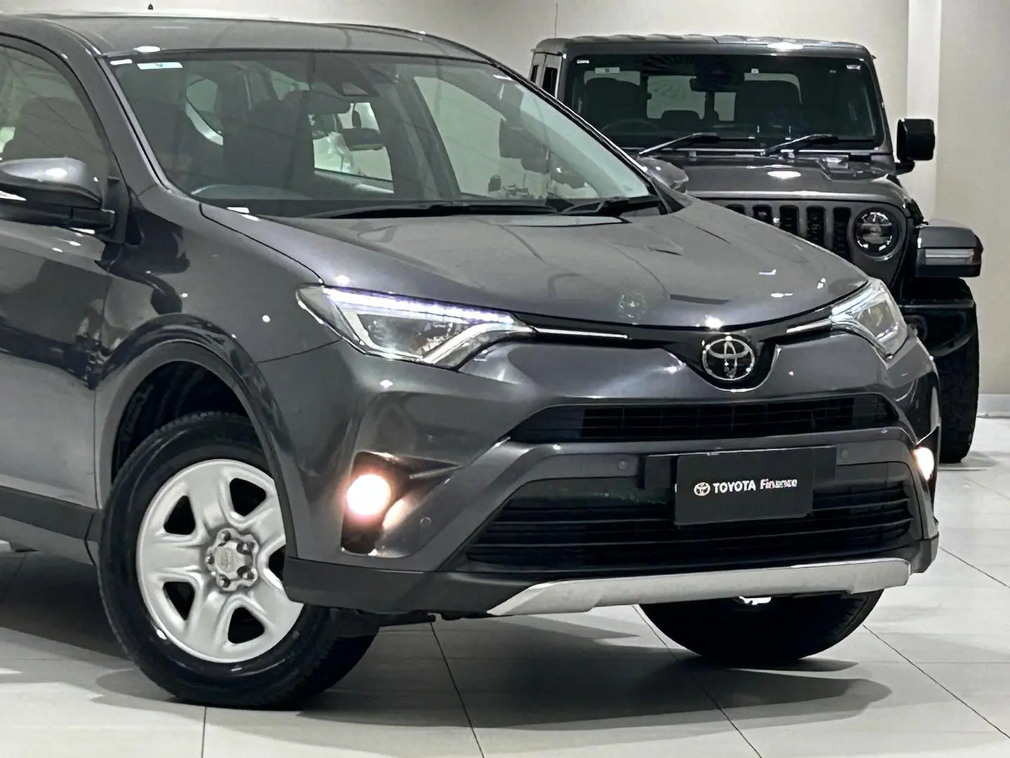 2017 Toyota RAV4 Gallery Image 3