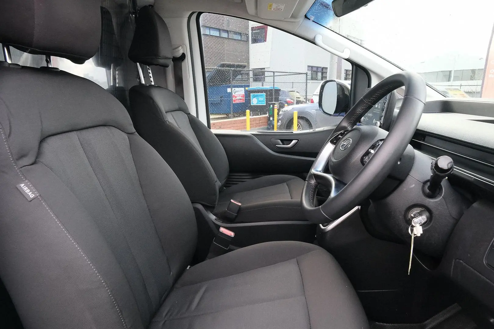 2021 Hyundai STARIA LOAD Gallery Image 16