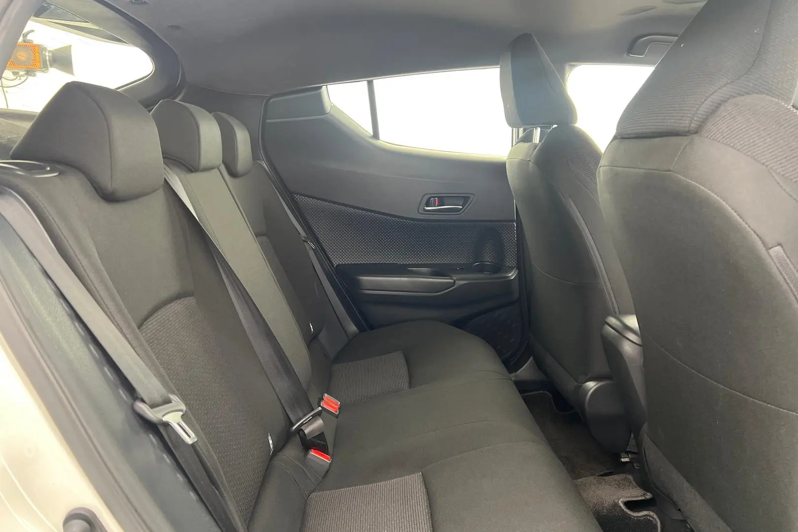 2019 Toyota C-HR Gallery Image 19