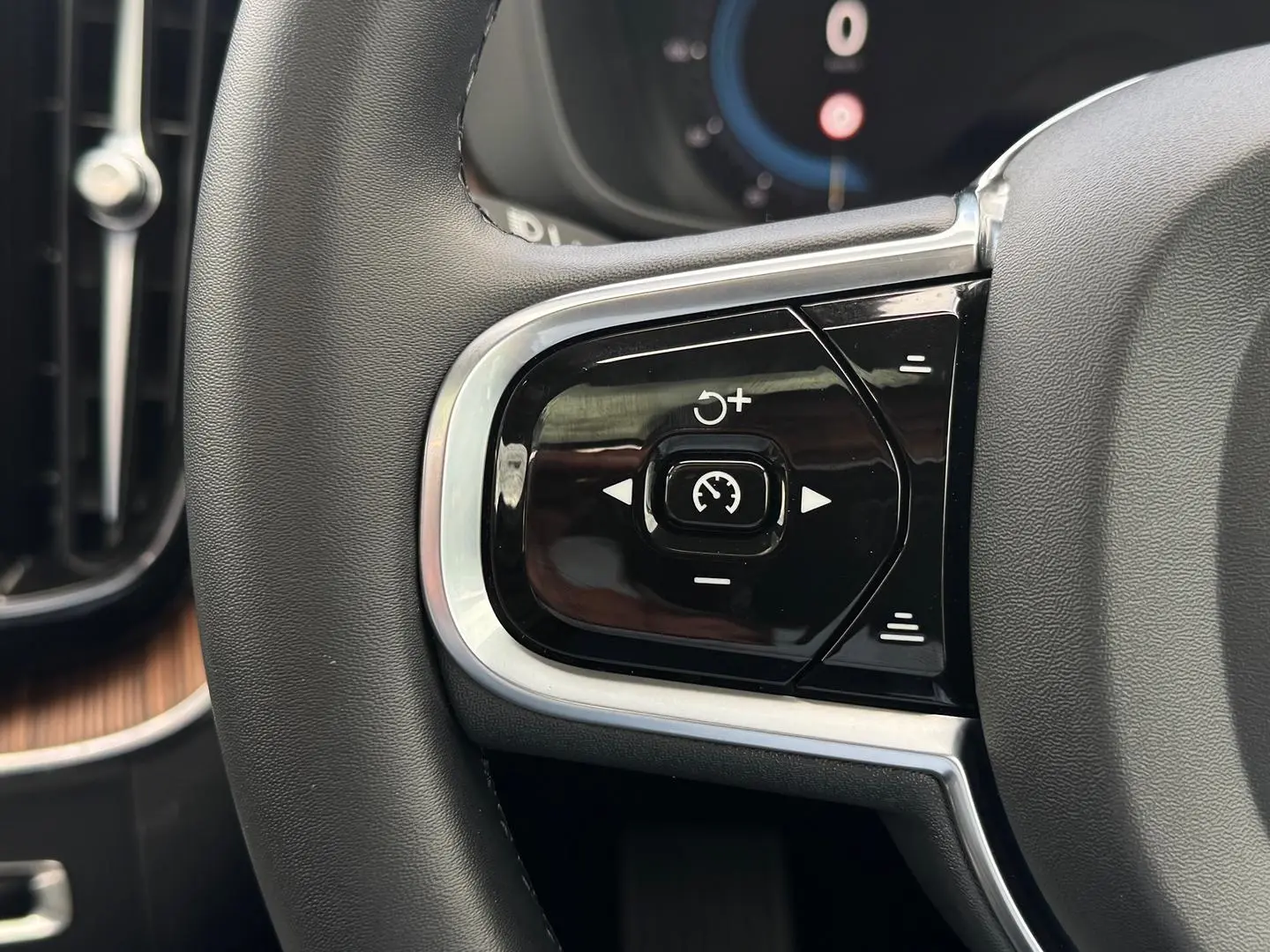 2022 Volvo XC60 Gallery Image 23