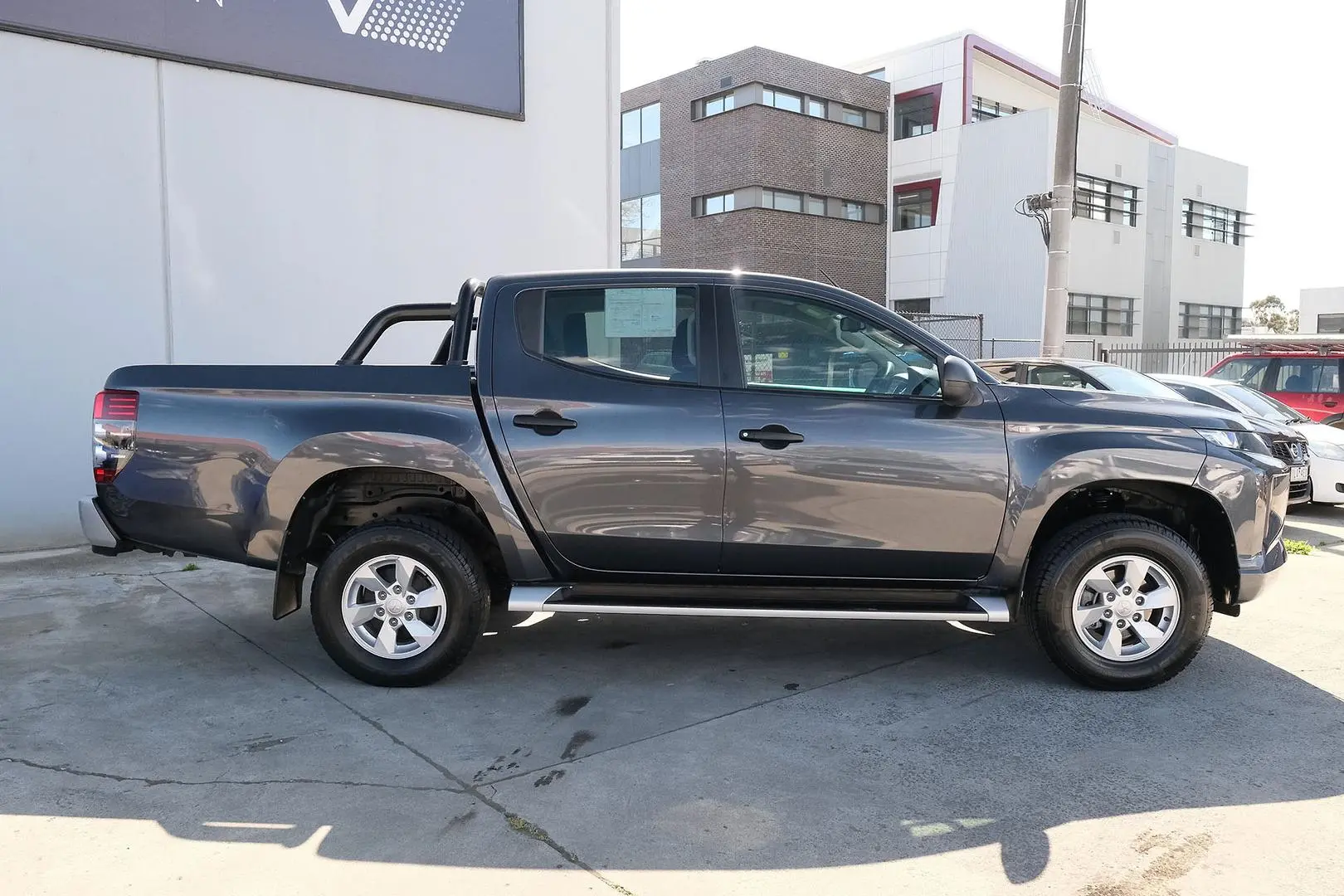 2020 Mitsubishi Triton Gallery Image 5