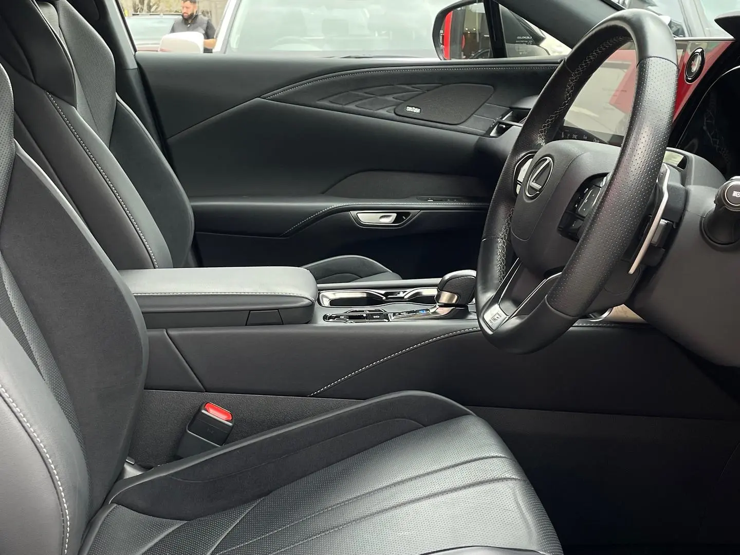 2024 Lexus RX Gallery Image 9